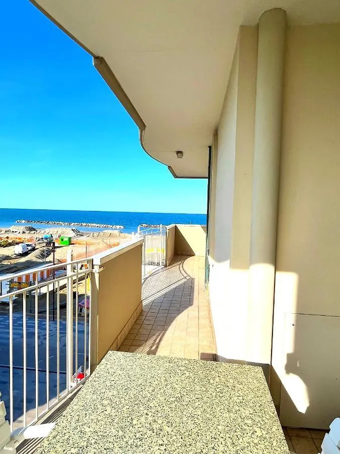 ** Ξενοδοχείο με διαμερίσματα Residence Frontemare Ρίμινι Ιταλία