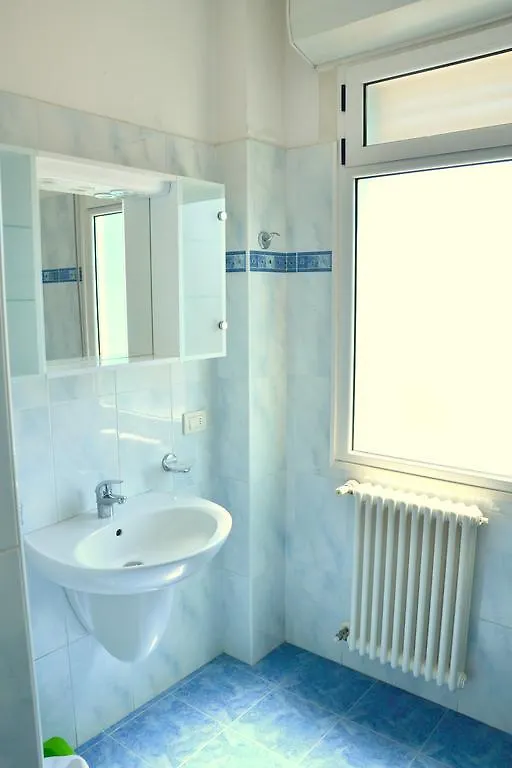 Residence Frontemare Rimini 2*,
