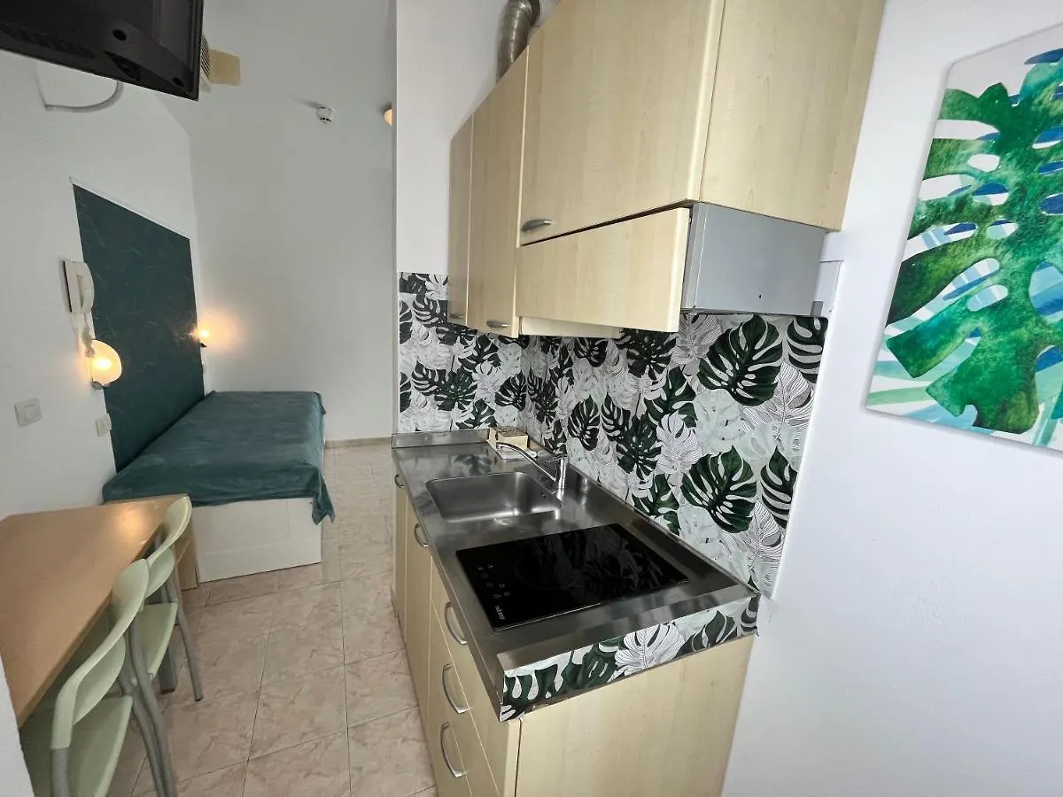 ** Hotel apartamentowy Residence Frontemare Rimini Włochy