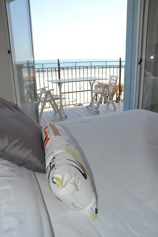 Residence Frontemare Rimini 2*,